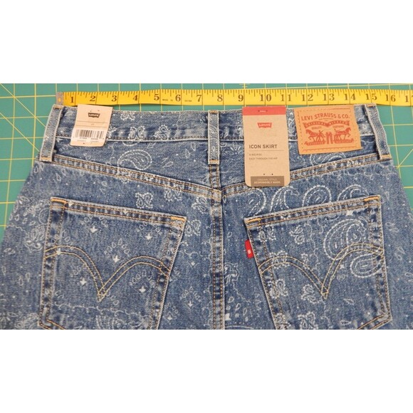 Levi's Icon Skirt Size 26 Blue Paisley Print Mid Rise Denim NWT 5 Pocket Cotton - Picture 6 of 16